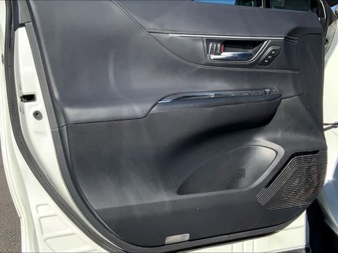 Used 2021 Toyota Venza XLE w/ Softex Package image 22