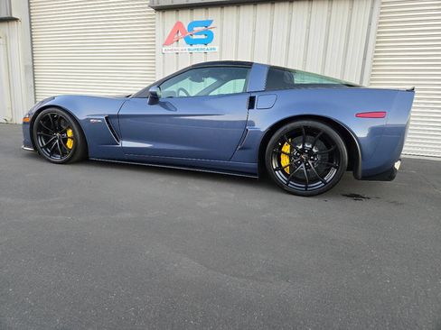 Used 2012 Chevrolet Corvette Z06 w/ 3LZ Preferred Equipment Group RWD image 5