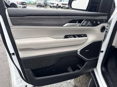 Used 2024 Jeep Wagoneer Series II w/ Flexible Seating Group AWD/4WD image 20