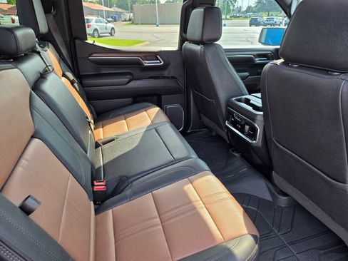 Used 2023 Chevrolet Silverado 1500 High Country w/ High Country Premium Package AWD/4WD image 36