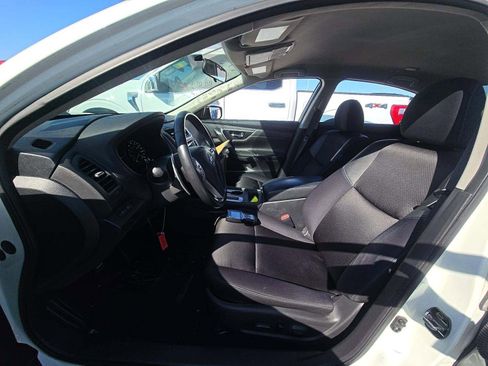 Used 2017 Nissan Altima 2.5 SR w/ Midnight Edition Package FWD image 5