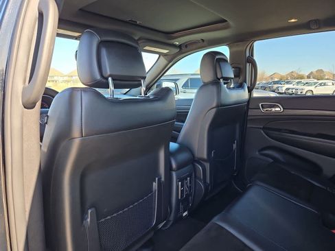 Used 2019 Jeep Grand Cherokee Altitude image 17