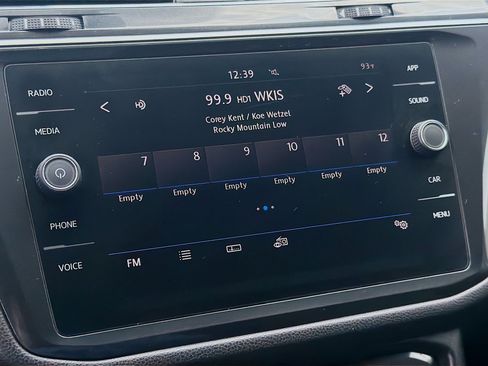 Used 2018 Volkswagen Tiguan SE FWD image 12