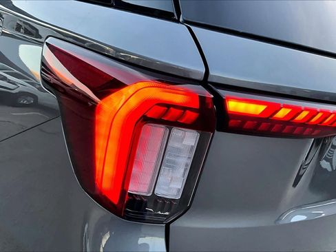 Used 2025 Ford Explorer ST-Line image 28