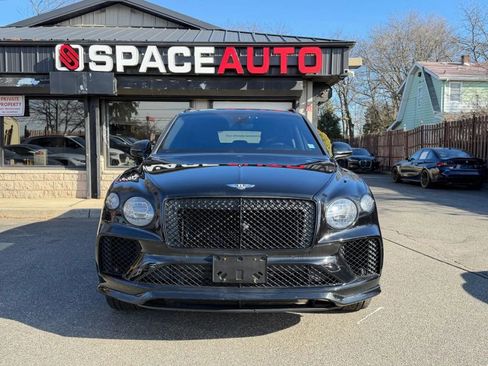 Used 2022 Bentley Bentayga image 2