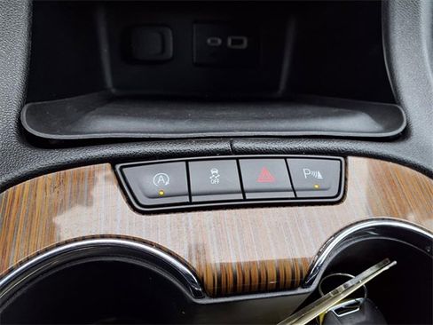 Used 2021 GMC Acadia SLE image 9