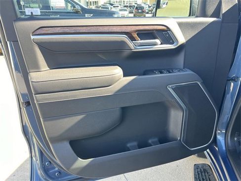 New 2026 GMC Sierra 1500 Elevation w/ LPO, Elevation Black Package image 9