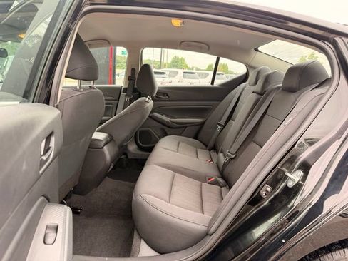 Used 2025 Nissan Altima 2.5 SV FWD image 12