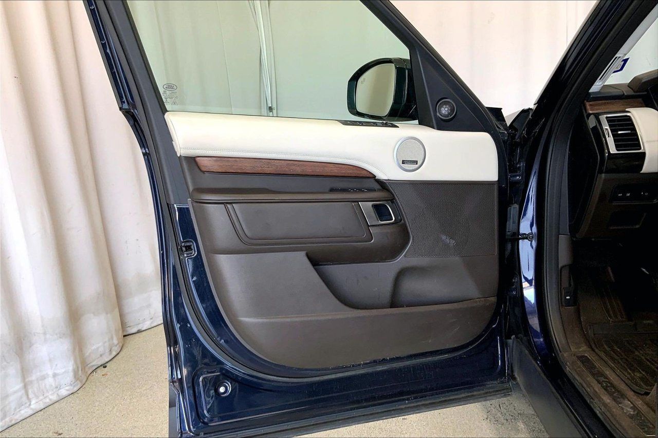 Used 2017 Land Rover Discovery HSE Luxury AWD/4WD image 21