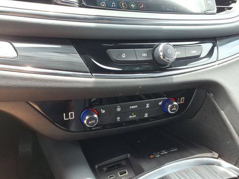 Used 2024 Buick Enclave Essence w/ Technology Package FWD image 24
