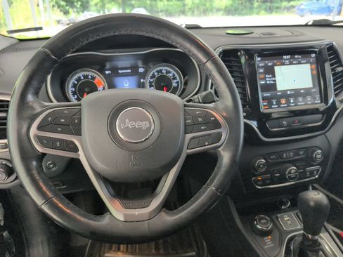 Used 2019 Jeep Cherokee Limited w/ Trailer Tow Group AWD/4WD image 12