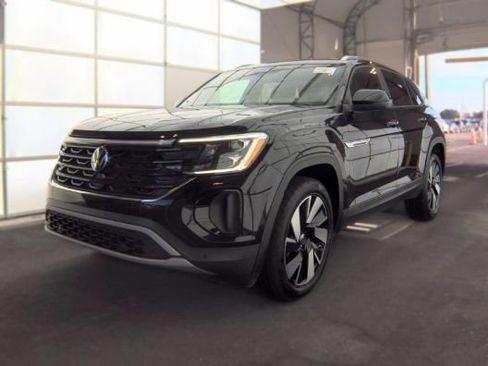 Used 2025 Volkswagen Atlas Cross Sport SE FWD image 4