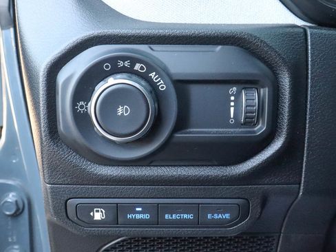 Used 2025 Jeep Wrangler Willys AWD/4WD image 17