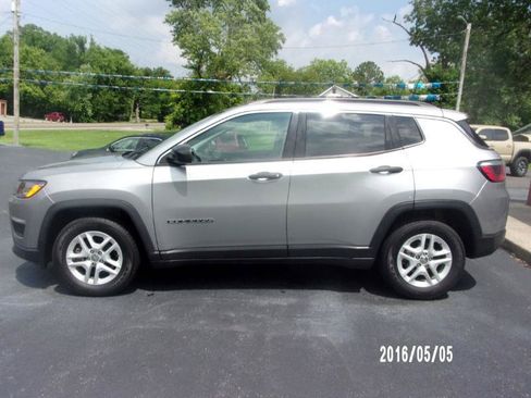 Used 2019 Jeep Compass Sport FWD image 6