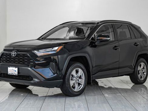 Used 2022 Toyota RAV4 XLE image 4