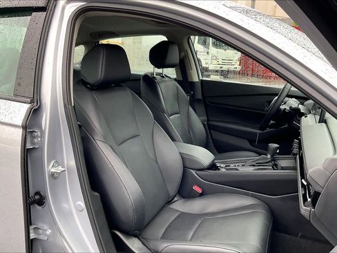 Used 2025 Honda Accord Touring image 8