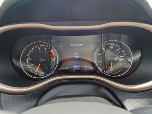 Used 2018 Jeep Cherokee Limited AWD/4WD image 23