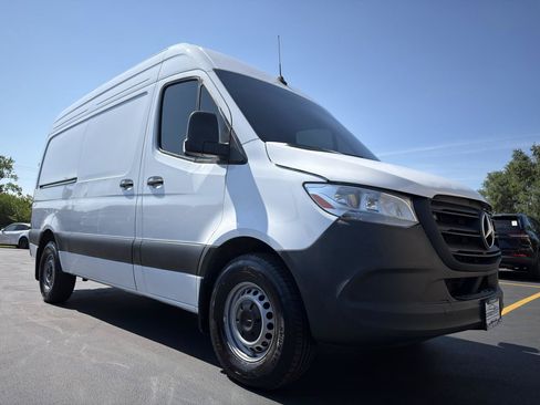 Used 2024 Mercedes-Benz Sprinter 2500 image 4
