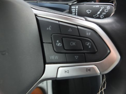 Used 2024 Volkswagen Taos SE image 19