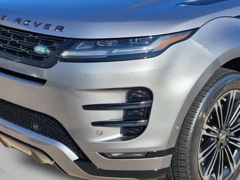 Used 2026 Land Rover Range Rover Evoque Dynamic SE AWD/4WD image 9