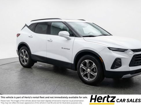 Used 2025 Chevrolet Blazer LT FWD image 1