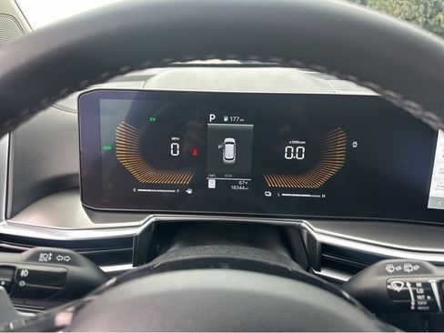 Certified 2025 Kia Sorento EX image 10