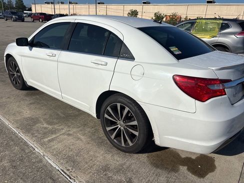 Used 2013 Chrysler 200 Limited image 2