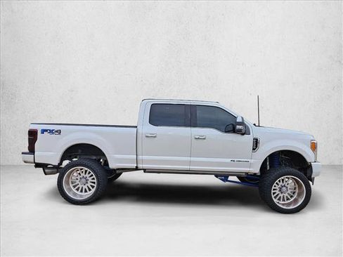 Used 2017 Ford F250 Platinum w/ Platinum Ultimate Package AWD/4WD image 4