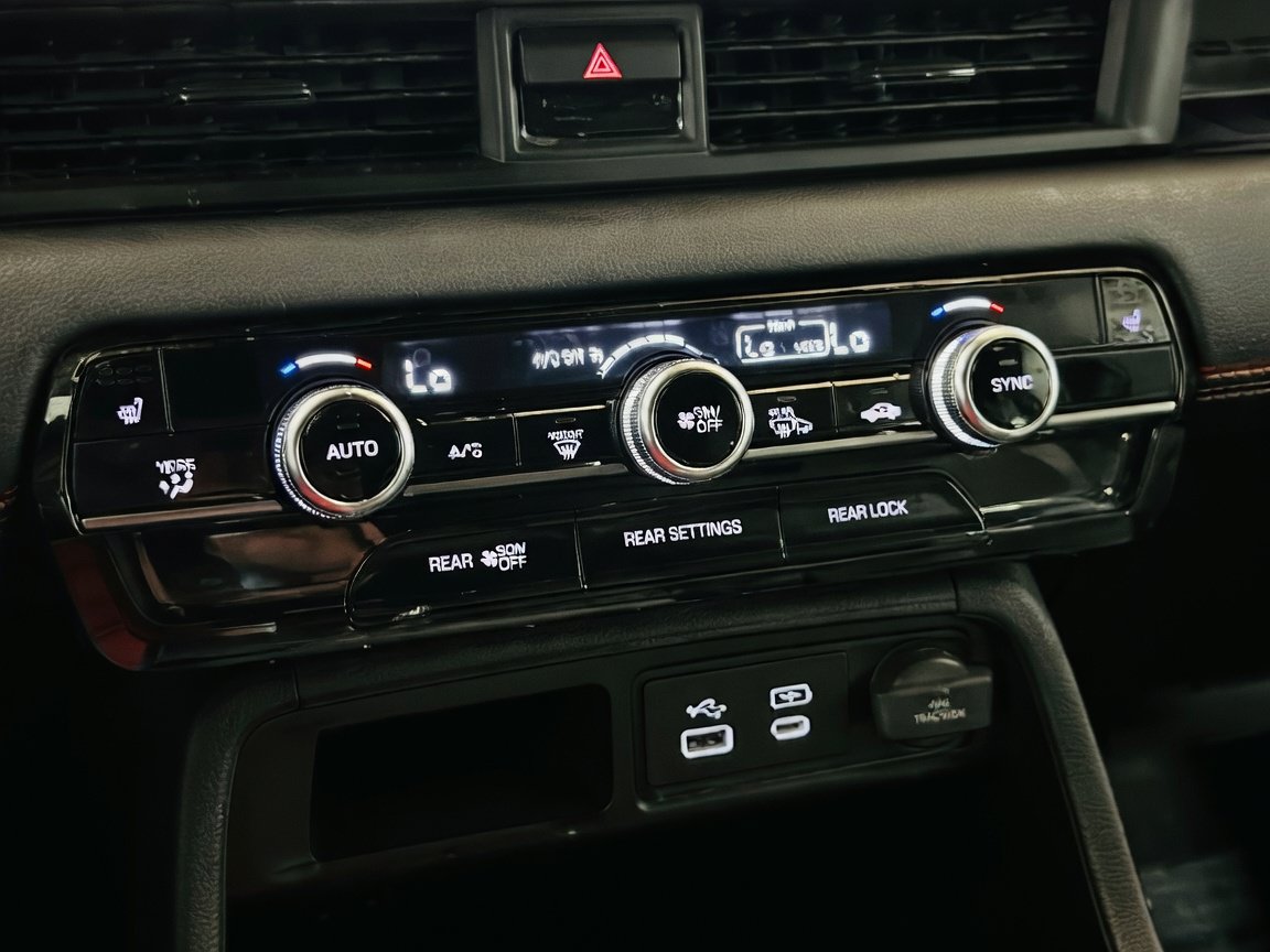 Used 2025 Honda Pilot TrailSport image 12