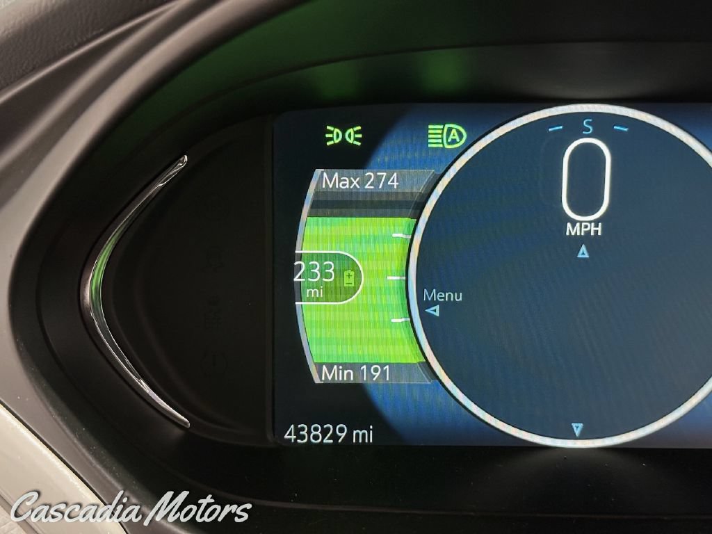 Used 2020 Chevrolet Bolt Premier w/ Infotainment Package FWD image 17