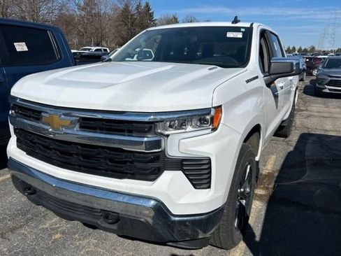 Used 2025 Chevrolet Silverado 1500 LT image 2