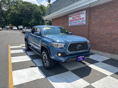 Used 2019 Toyota Tacoma TRD Off-Road AWD/4WD image 1