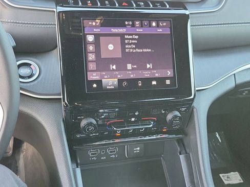 New 2025 Jeep Grand Cherokee L Altitude image 8