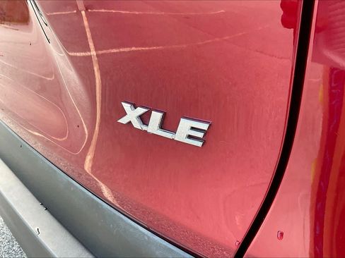 Used 2019 Toyota RAV4 XLE FWD image 10