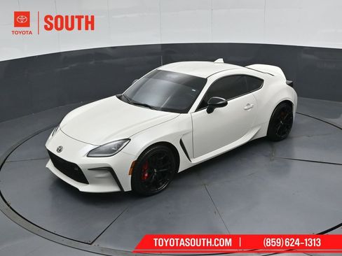 Used 2025 Toyota GR86 Premium w/ Performance Package RWD image 43