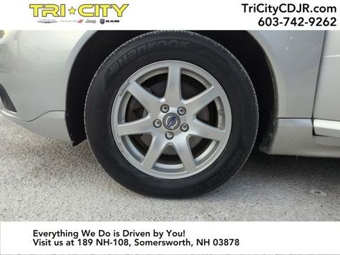 Used 2010 Volvo V70 R-Design image 26