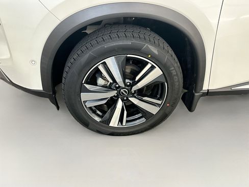 Used 2023 Nissan Rogue SL w/ SL Premium Package image 11