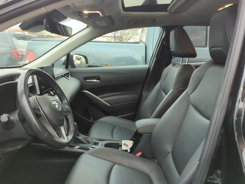 Used 2023 Toyota Corolla Cross XLE w/ Convenience Package image 5