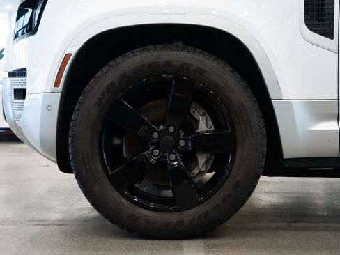 Used 2023 Land Rover Defender 130 SE image 7