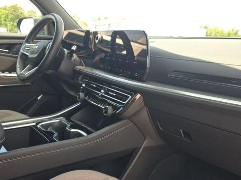 Used 2025 Chevrolet Traverse LT w/ LPO, Floor Liner Package FWD image 21