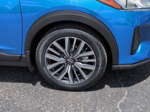 Certified 2022 Nissan Kicks SV FWD image 11