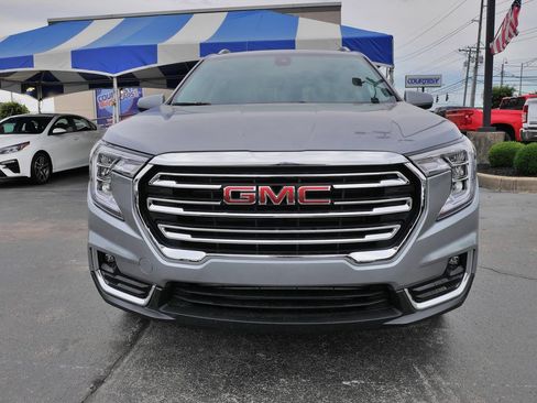 Used 2024 GMC Terrain SLT AWD/4WD image 2