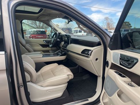 Used 2019 Lincoln Navigator Reserve image 33