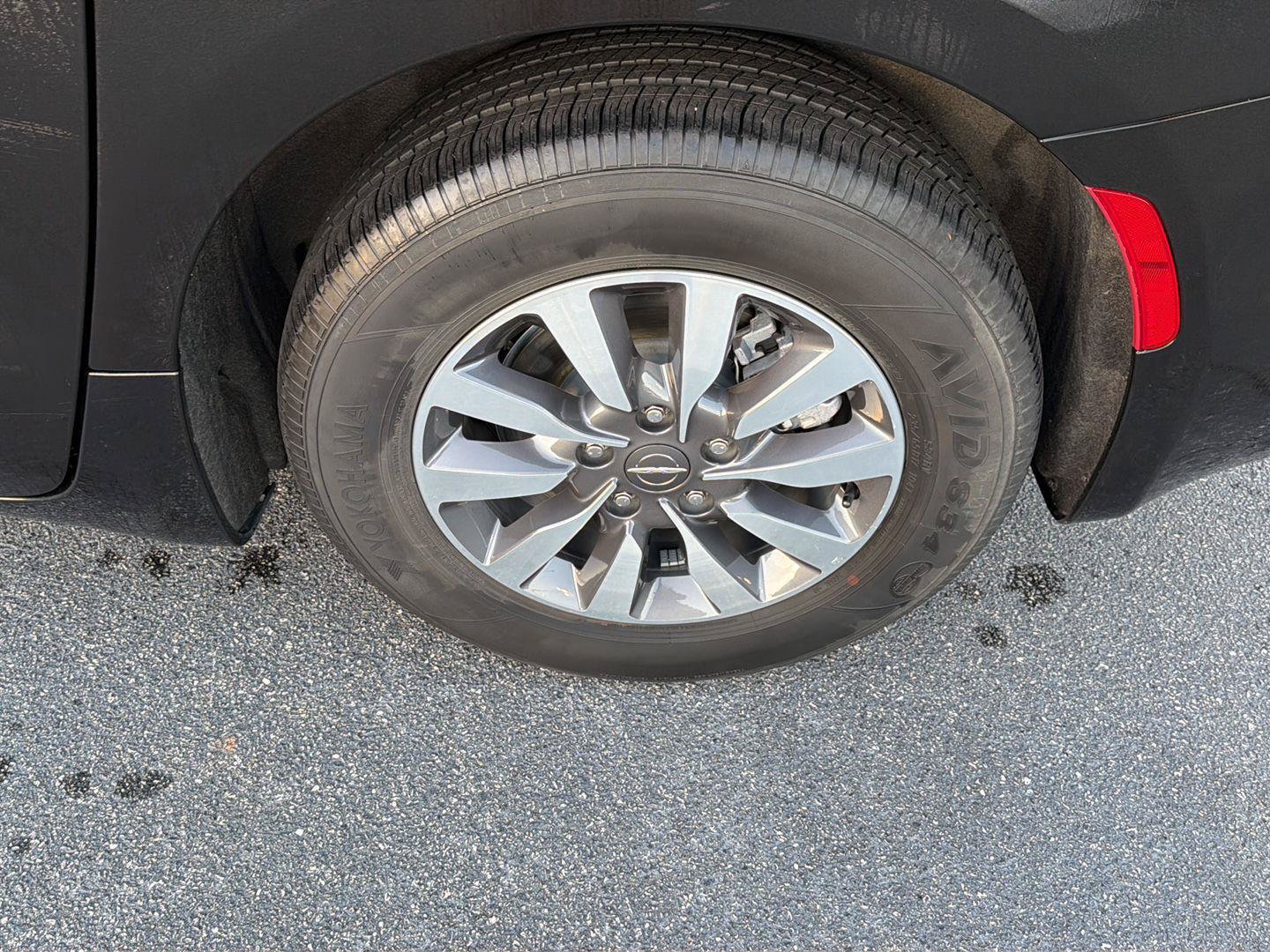 Used 2023 Chrysler Pacifica Touring-L FWD image 36
