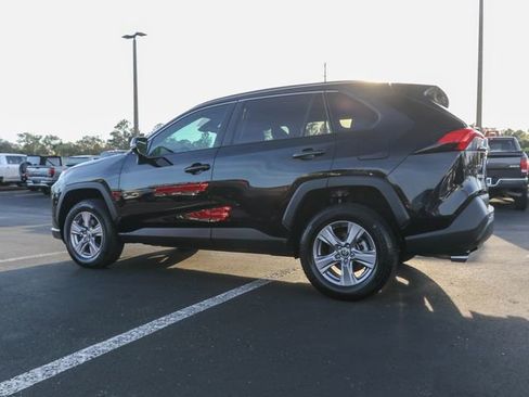 Used 2022 Toyota RAV4 XLE image 6