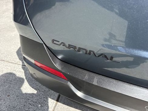 Used 2025 Kia Carnival SX Prestige image 26