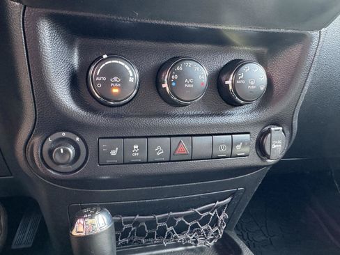 Used 2015 Jeep Wrangler Unlimited Sahara AWD/4WD image 19