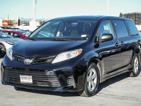 Used 2020 Toyota Sienna L image 3