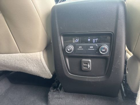 Used 2019 Buick Enclave Essence AWD/4WD image 17