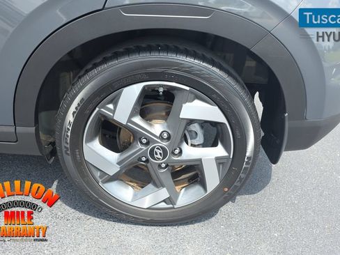 Used 2023 Hyundai Venue SEL FWD image 11